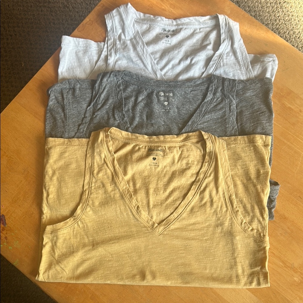 Madewell Set of Three V-Neck T-Shirts in Dark Gray, Light gray and Gold